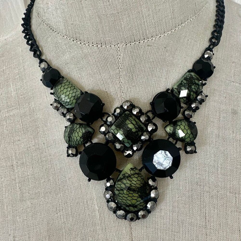 Princess Vera Wang “Born to Rule” Lace-Overlay Statement Necklace